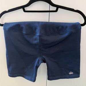 ALO Yoga 5” Navy Seamless Ribbed Shorts
